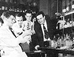 zleva: Jacob (Jack) A. Marinsky (1918-), Lawrence Elgin Glendenin (1918-), Harold G. Richter a Charles Dubois Coryell (1912-1971) 