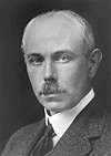 S - prehistorie - na obrzku je Francis William Aston (1877 - 1945), kter objevil hmotnostnm spektrometrem izotopy sry 32 (1920), 33 a 34 (1926)